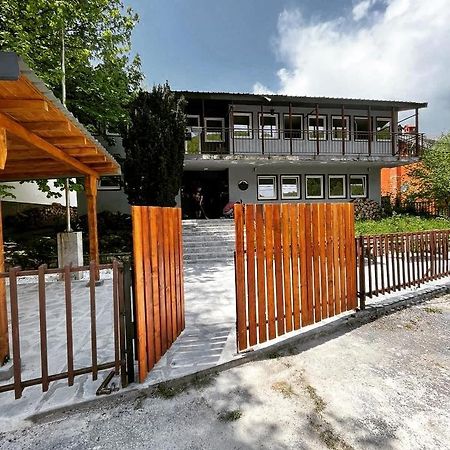Vertical Hostel Μαύροβο Εξωτερικό φωτογραφία