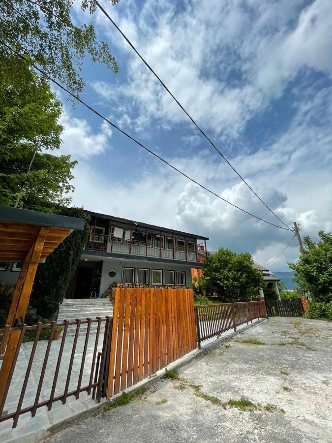 Vertical Hostel Μαύροβο Εξωτερικό φωτογραφία